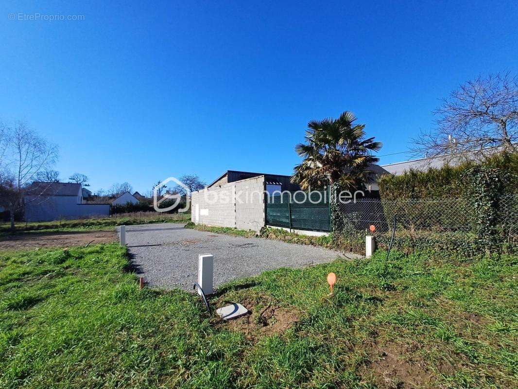 Terrain à LE VAL-SAINT-PERE