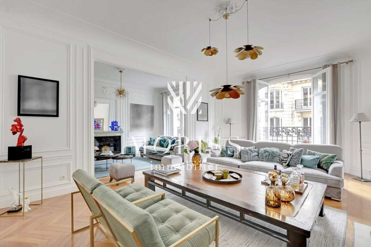 Appartement à PARIS-16E