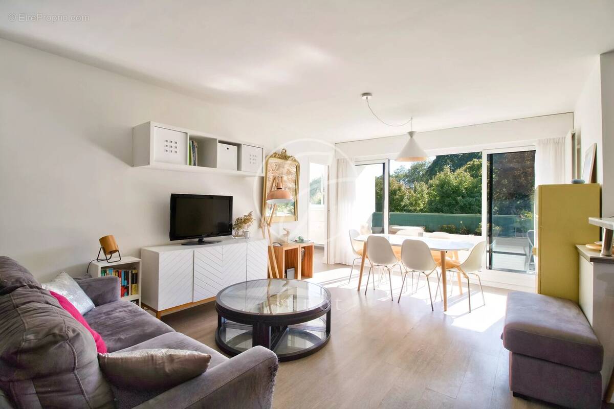 Appartement à LE MESNIL-LE-ROI