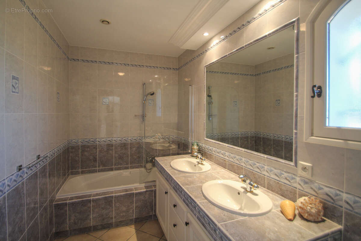 Maison à PUGET-SUR-ARGENS