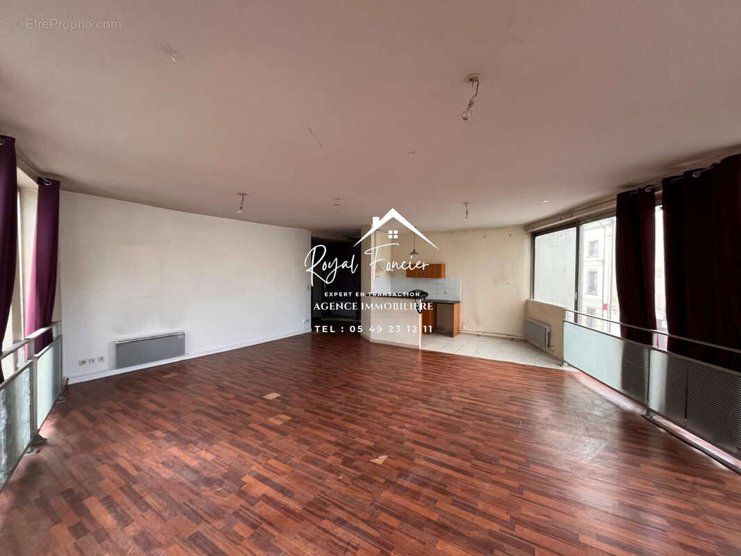Pièce de vie ouverte sur cuisine de 66 M2  - Appartement à CHATELLERAULT