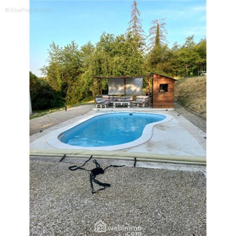 Une piscine chauffée et sécurisée de 8 X 3. - Maison à MALESHERBES