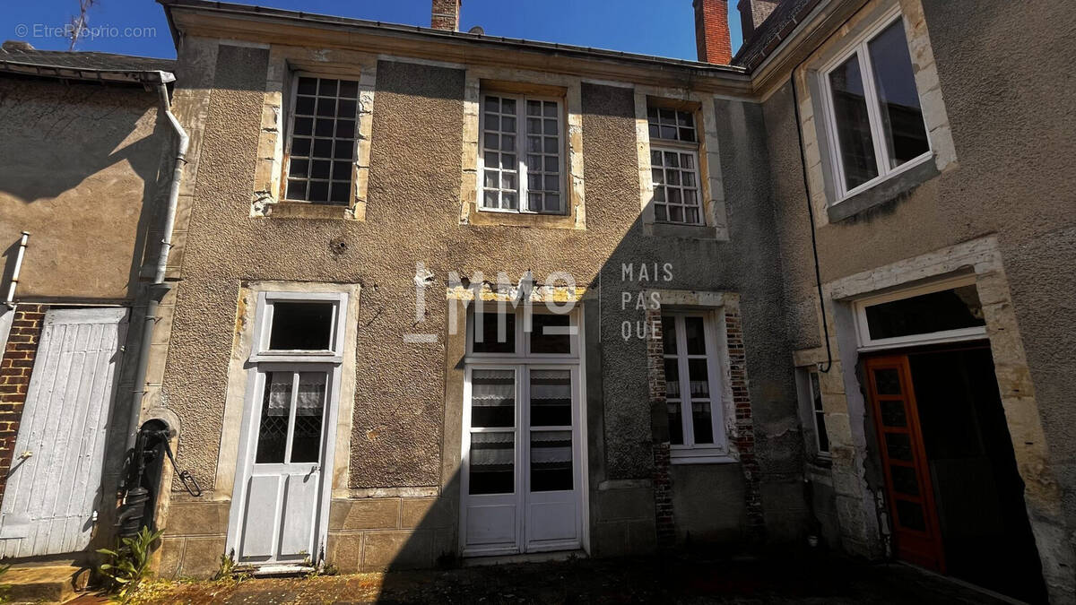 Maison à SAINT-CALAIS