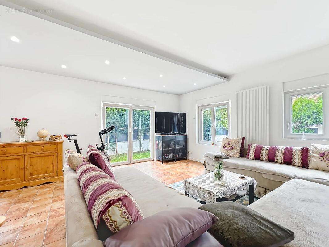 Maison à VAIRES-SUR-MARNE