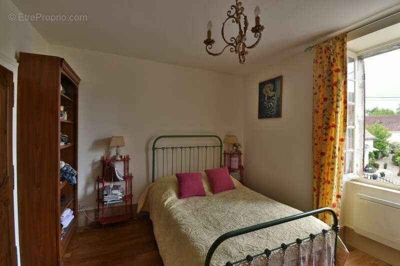 Maison à LE PONT-CHRETIEN-CHABENET