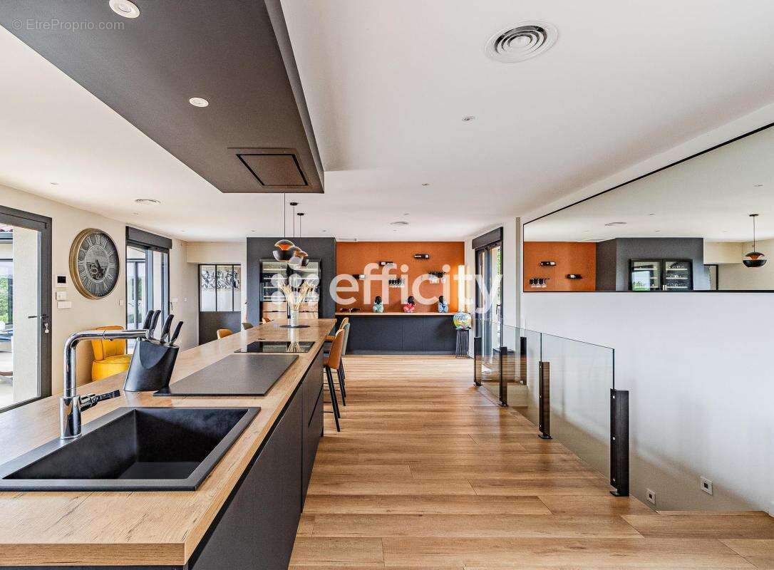 Maison 309 m² à Chatillon  - photo 3