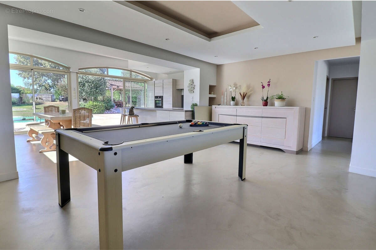 Maison à AMBARES-ET-LAGRAVE