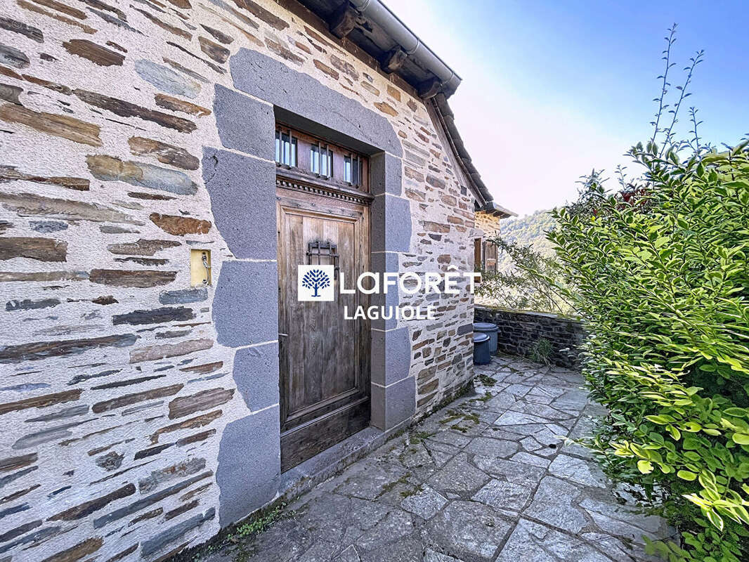 Maison à LACROIX-BARREZ