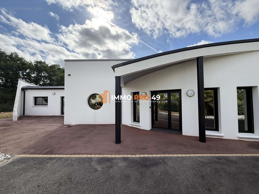 Commerce 767 m² à Haute-Goulaine  - photo 3