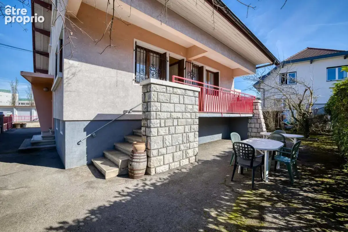 Maison à Annecy centre – 5 chambres - photo 1