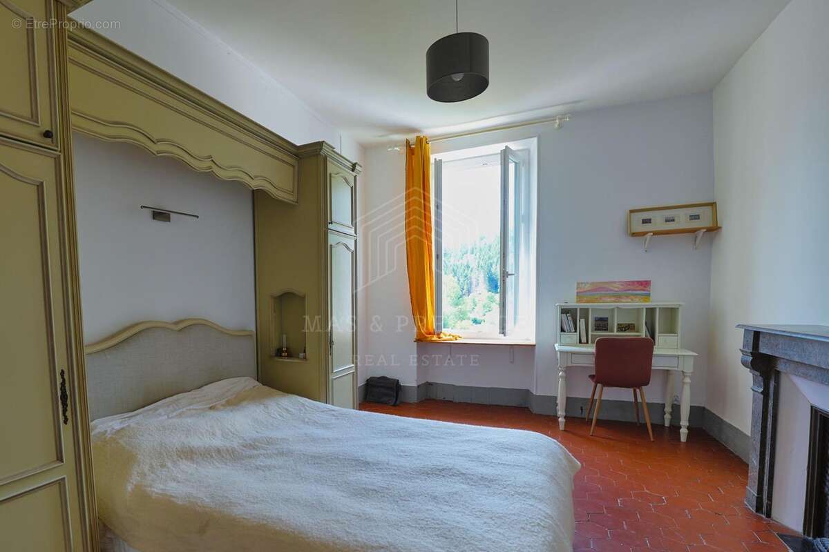 Appartement à SAINT-LAURENT-DE-CERDANS