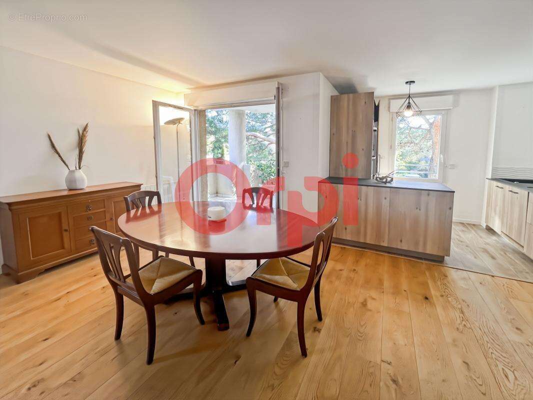 Appartement à VENELLES