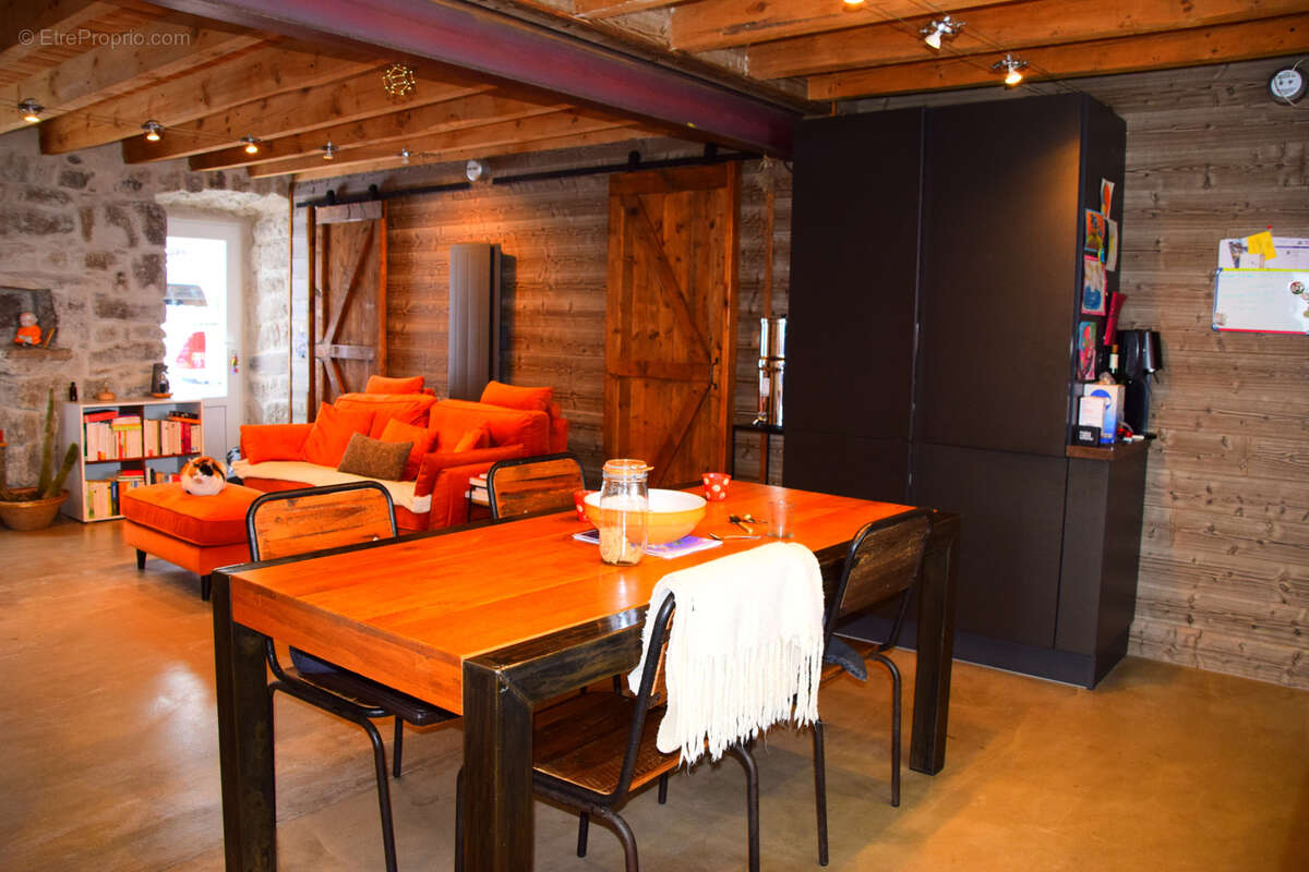 Maison à LE LAC-D&#039;ISSARLES