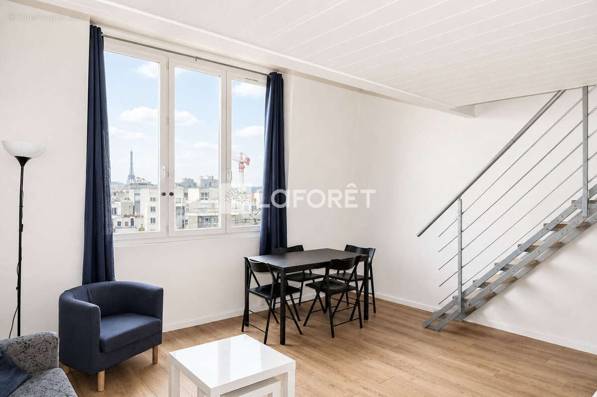 75015 MONTPARNASSE / PASTEUR / VOLONTAIRE Étage élevé - Vue dégagée sans vis-à-vis - Vue Tour Eiffel - Lumineux - Duplex clé en  - photo 2