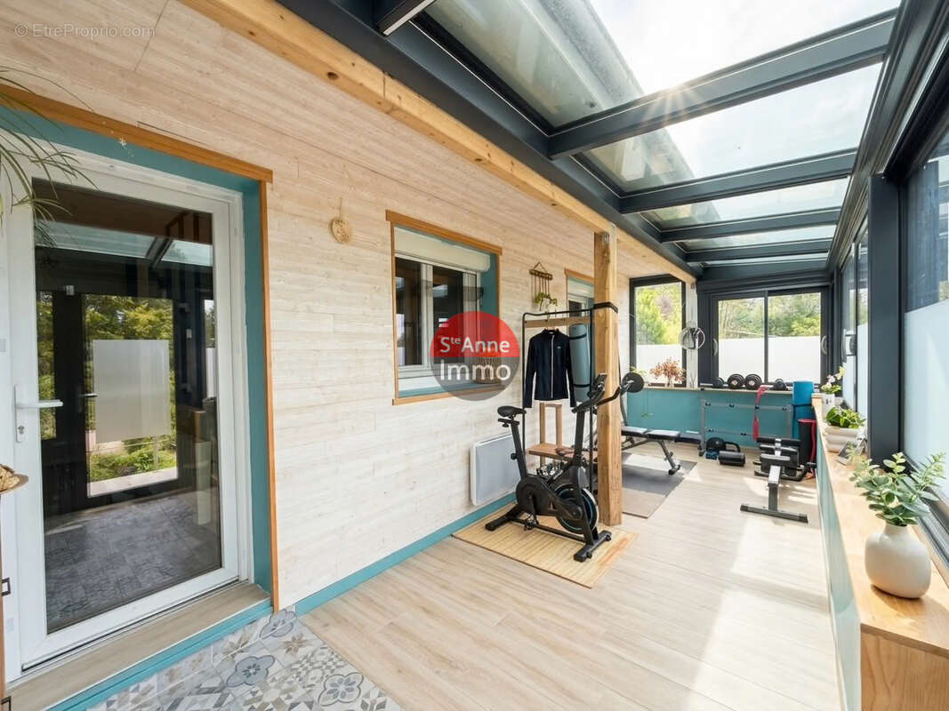 Guerbigny - 140m2 - maison individuelle - 4 chambres - 2 salle de bains - jardin - cour - terrasses - photo 14