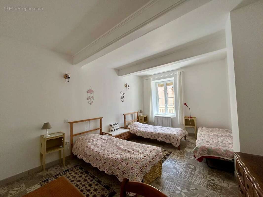 Maison à MONTOULIERS