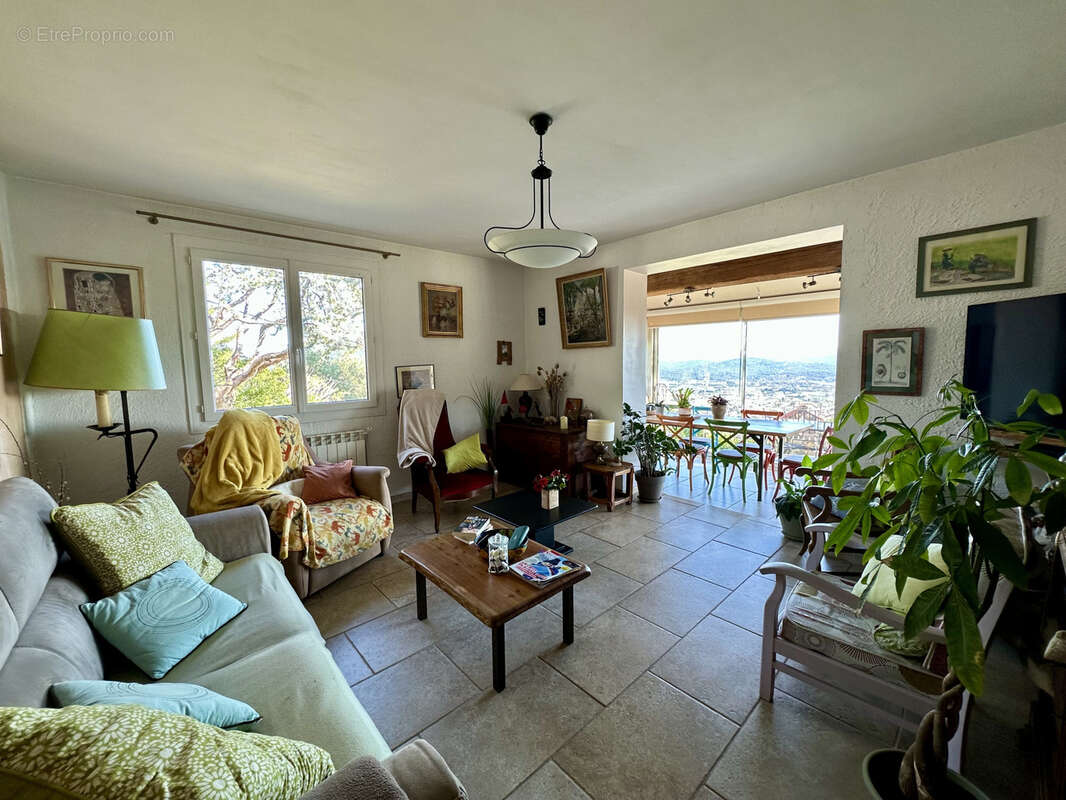 Maison à SOLLIES-VILLE