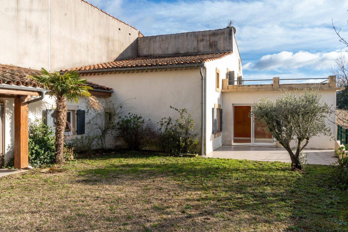 Maison à LABRUGUIERE