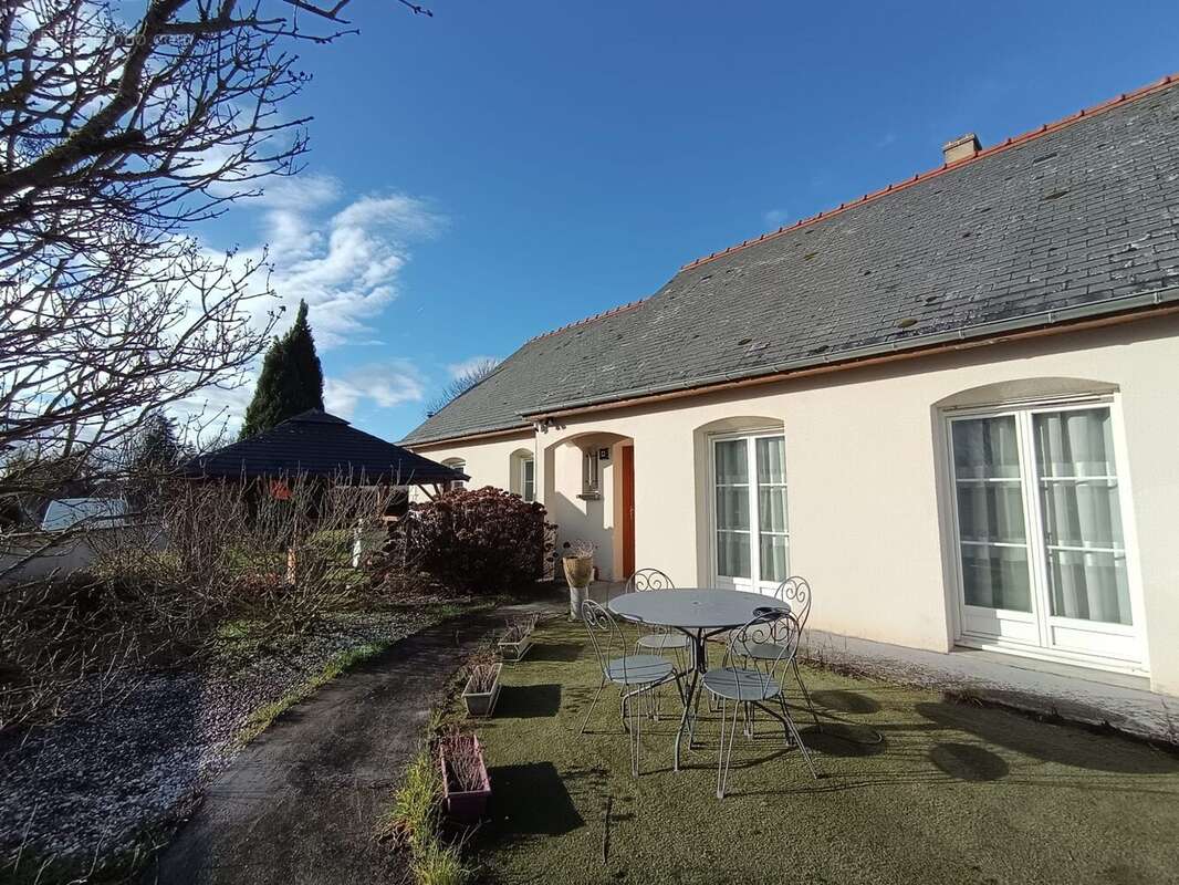 Maison à MONNAIE
