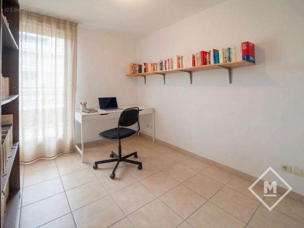 Appartement T3 terrasse, lumineux, vue dégagée à Marseille 10ème (Cap Est) - photo 6