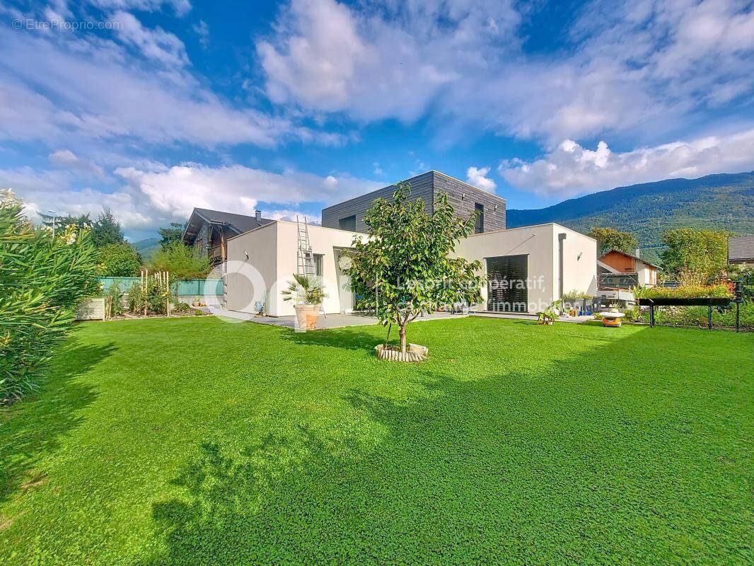 Maison à GILLY-SUR-ISERE