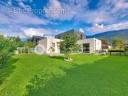 Maison à GILLY-SUR-ISERE