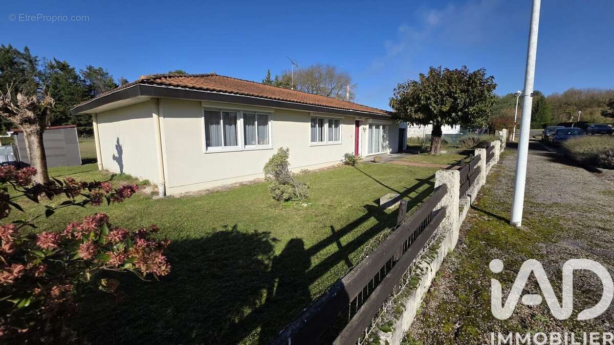 Photo 4 - Maison à BUSSAC-FORET