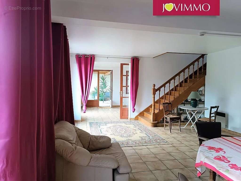 Maison à BESSAIS-LE-FROMENTAL