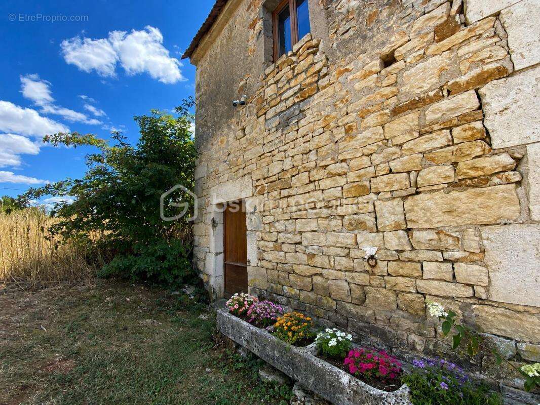 Coup de cœur assuré pour cette ancienne grange de charme aux volumes exceptionnels ! En Bourgogne - photo 12