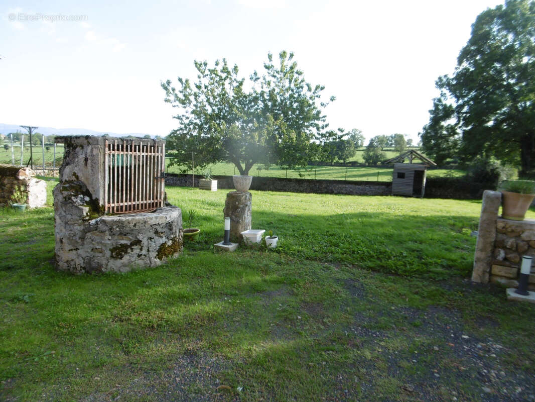 Maison à SAINT-CHRISTOPHE-EN-BRIONNAIS