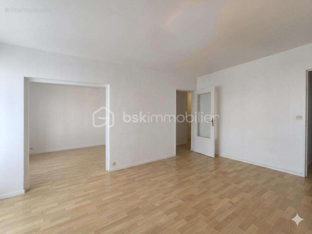 Appartement T5 - 92m2 - 3 chambres - A 10min à pied du port - photo 2