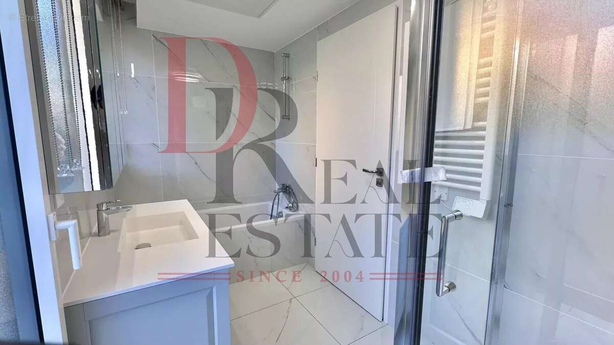 Appartement à ROQUEBRUNE-CAP-MARTIN