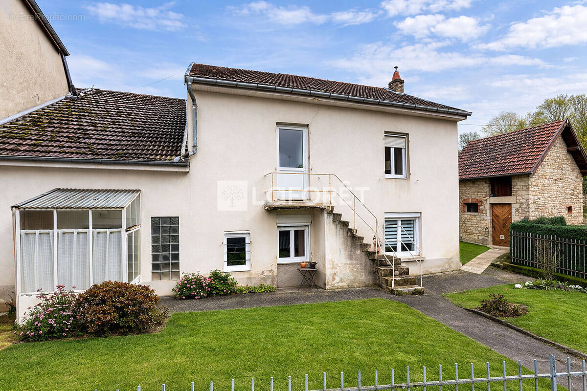 Maison à ARC-LES-GRAY