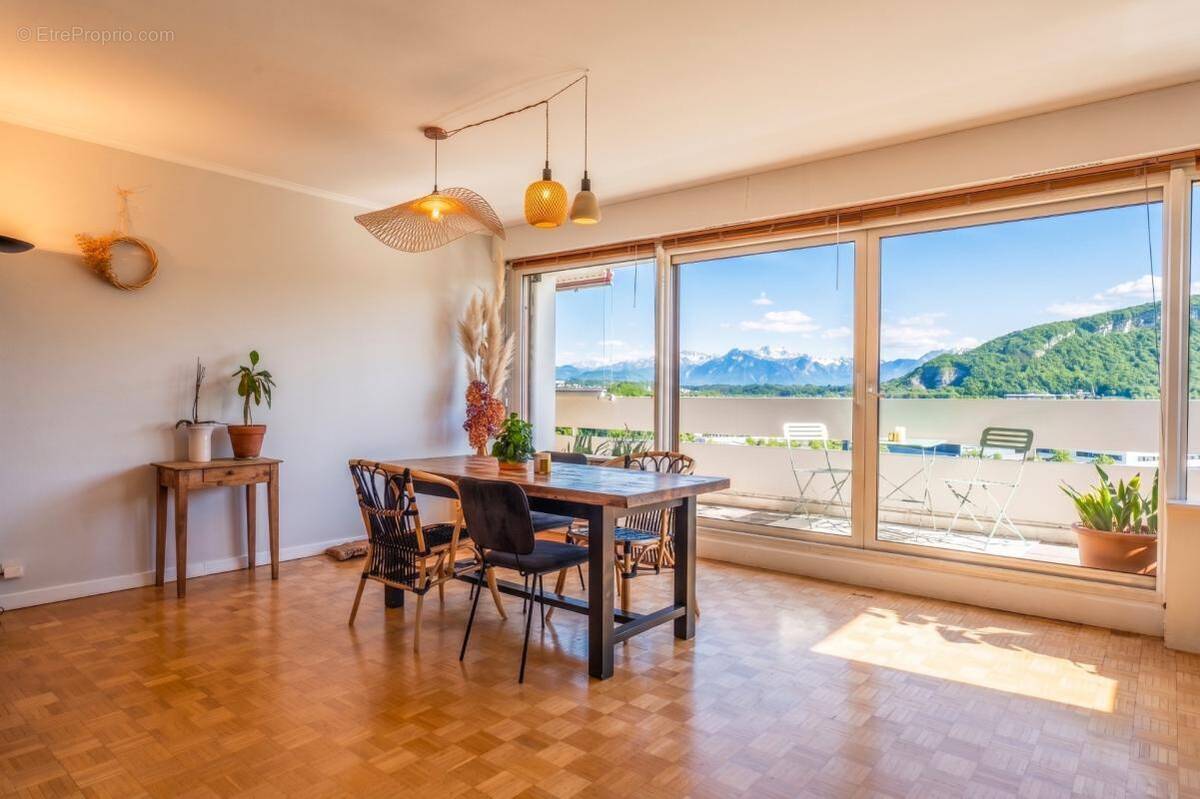 Appartement à AMBILLY