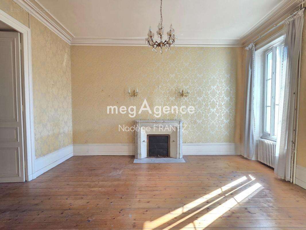 Maison à SAINT-JEAN-D'ANGELY