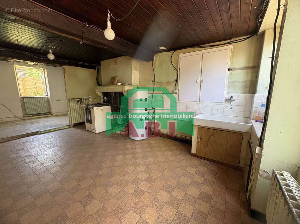 58, à 10mns Clamecy dans le charmant village de Asnois Propriété en pierre de pays avec dépendances sur 510m2 - photo 3