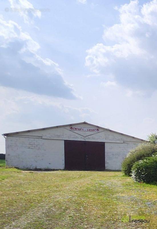 Terrain à ELINCOURT-SAINTE-MARGUERITE
