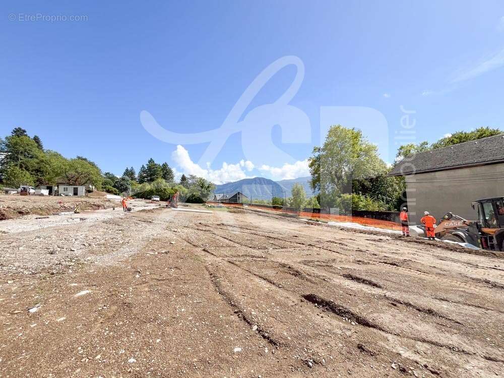 Terrain viabilisé (Lot 14) - Terrain à SAINT-PIERRE-D'ALBIGNY