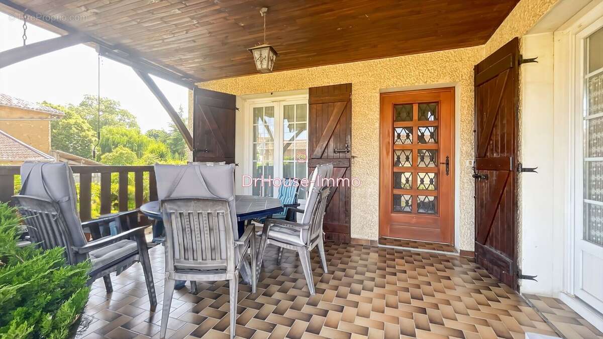 Maison 136 m² à Fareins  - photo 19
