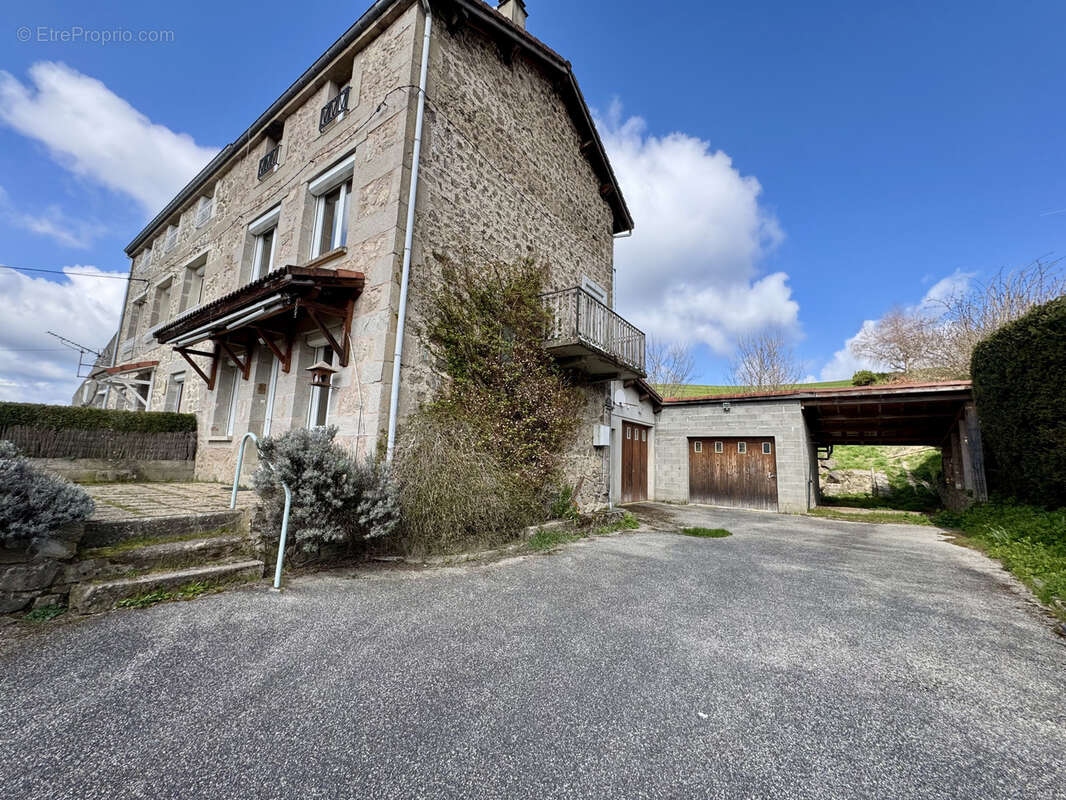 Maison à SAINT-JUST-MALMONT