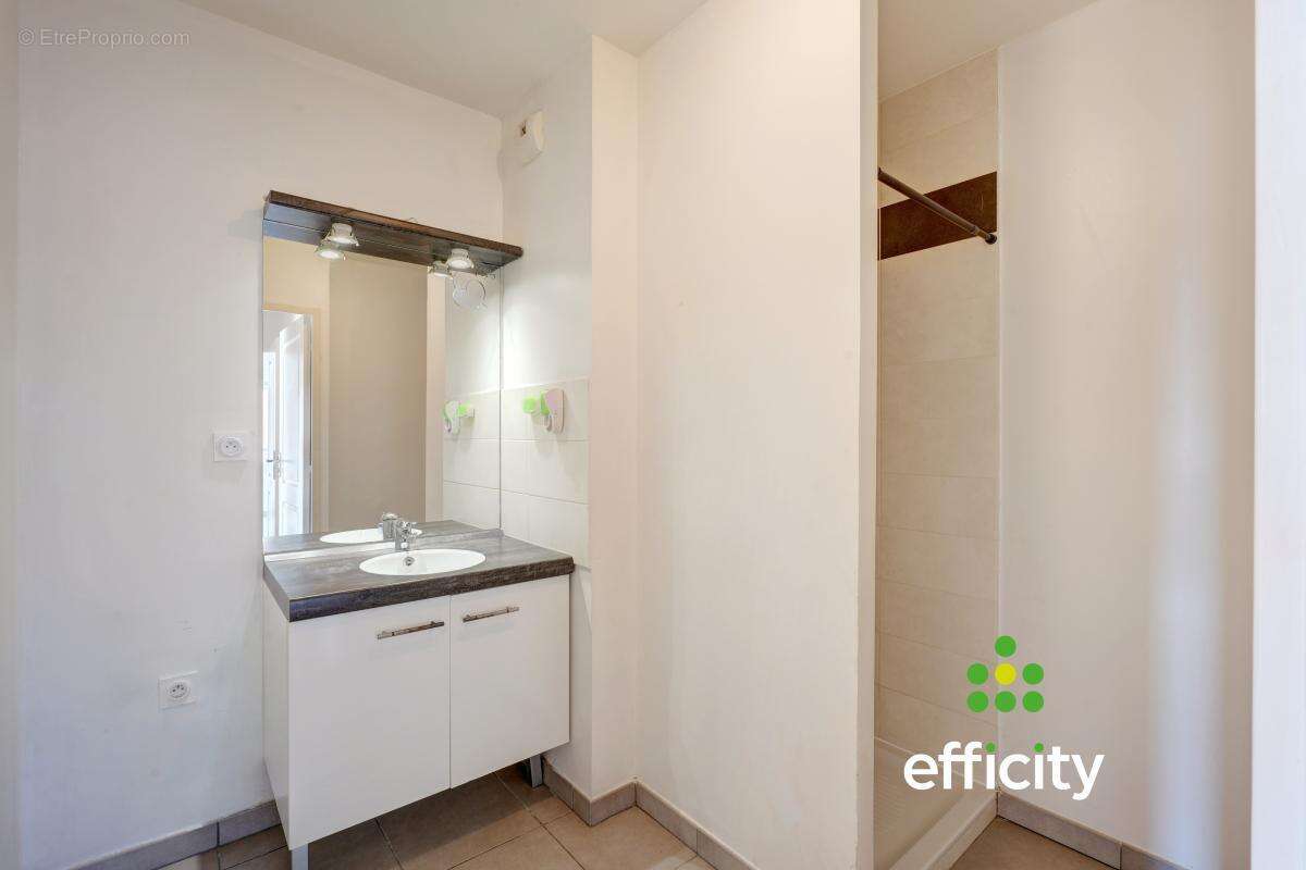 Appartement à PIERRE-BENITE