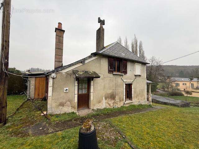 Maison à SAINT-MARTIN-DE-BIENFAITE-LA-CRESSONNIERE