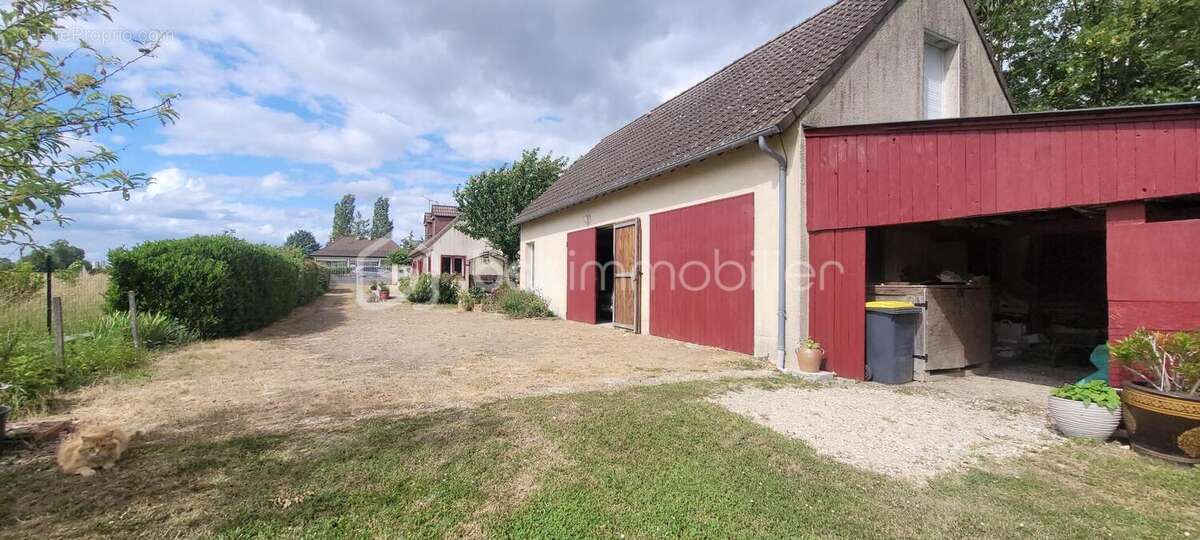 Maison à BEAUNE-LA-ROLANDE