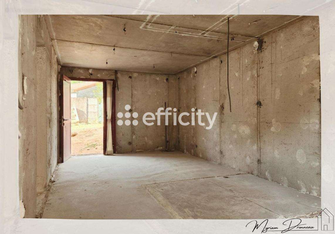Appartement à SAINT-MACAIRE-EN-MAUGES