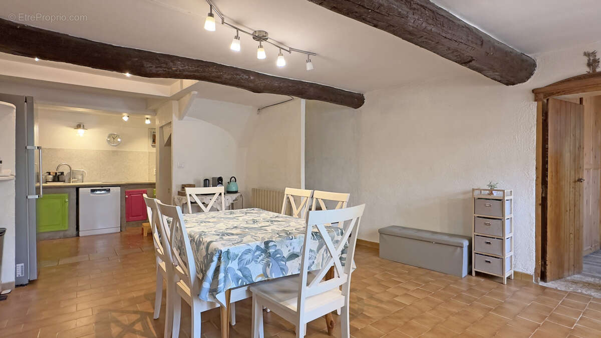 Maison à SOLLIES-TOUCAS