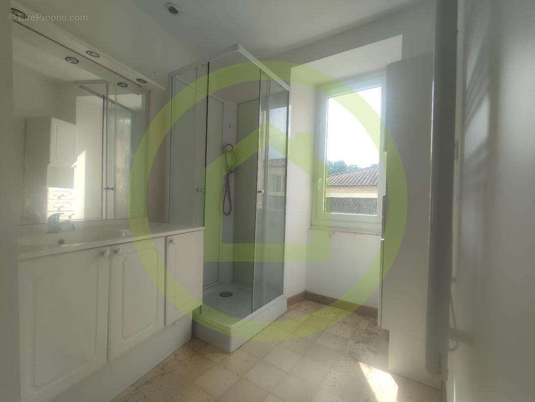 Appartement à SAINT-GENIS-DE-SAINTONGE