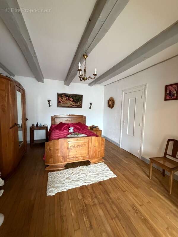 Vouzan. Maison 159 m² avec garages et dépendances - photo 8