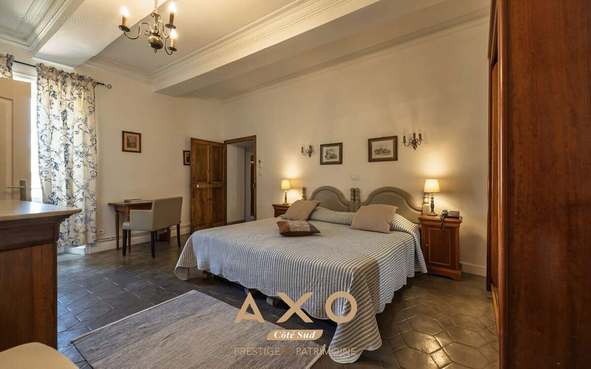 Collias - maison médiévale du xve siècle - 296 m² - jardin de 606 m² - 5 chambres - 2 appartements indépendants - piscine - gran - photo 11