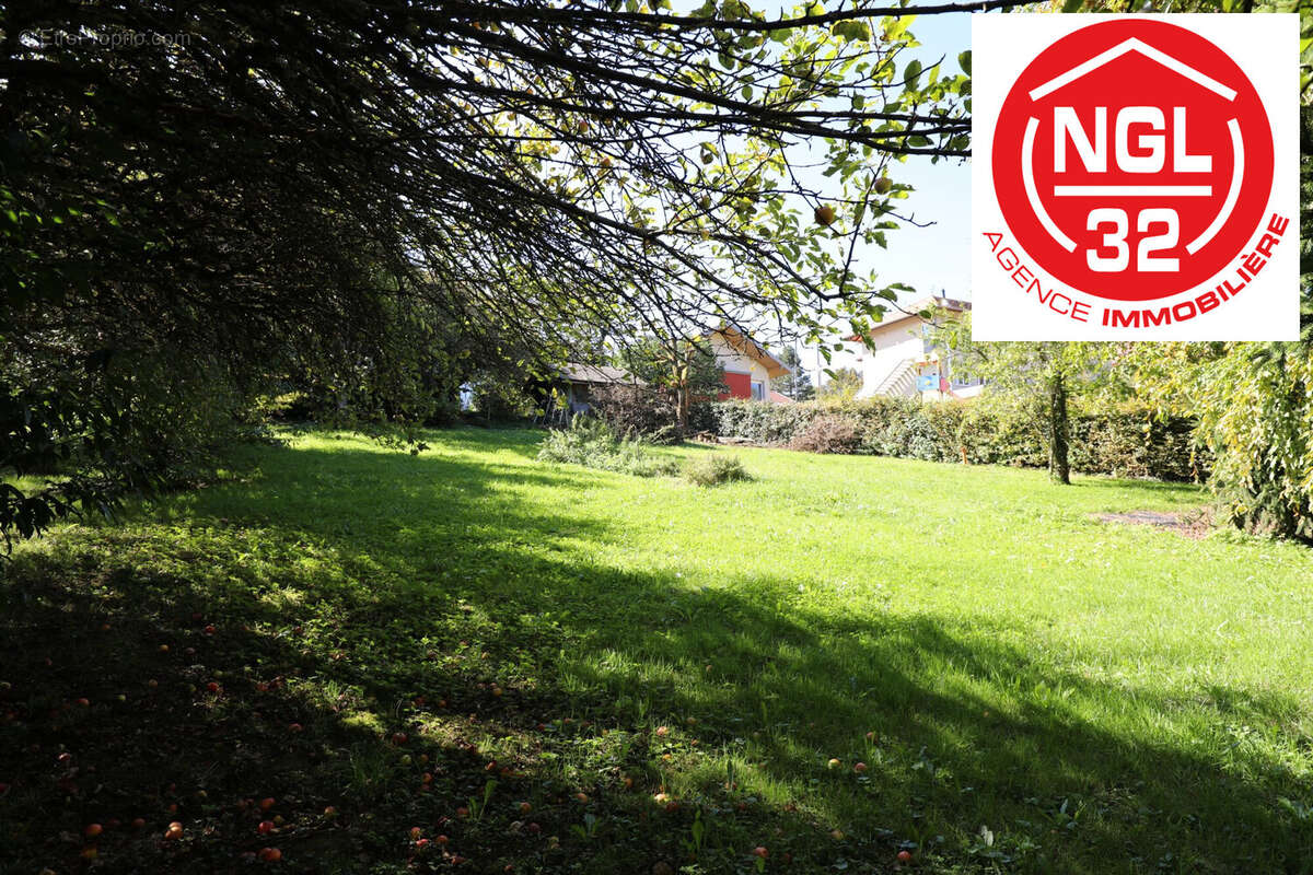 Terrain à CRUSEILLES