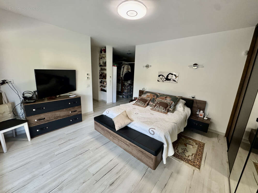 Maison à SAINTE-CECILE-LES-VIGNES